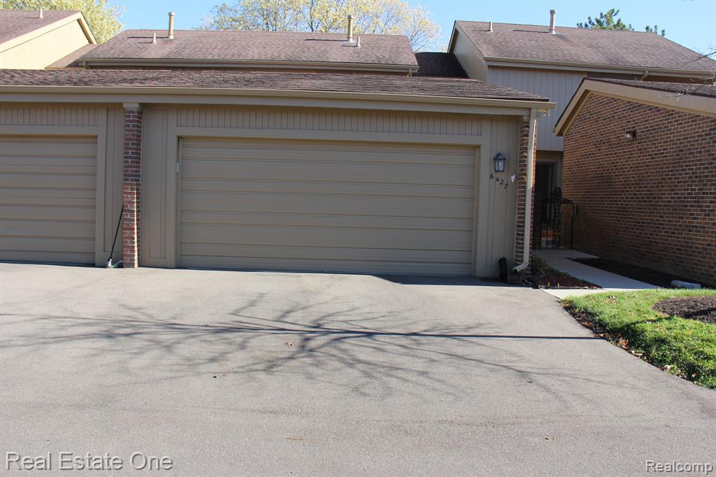 6427 RICHARD Run, West Bloomfield, MI — front exterior