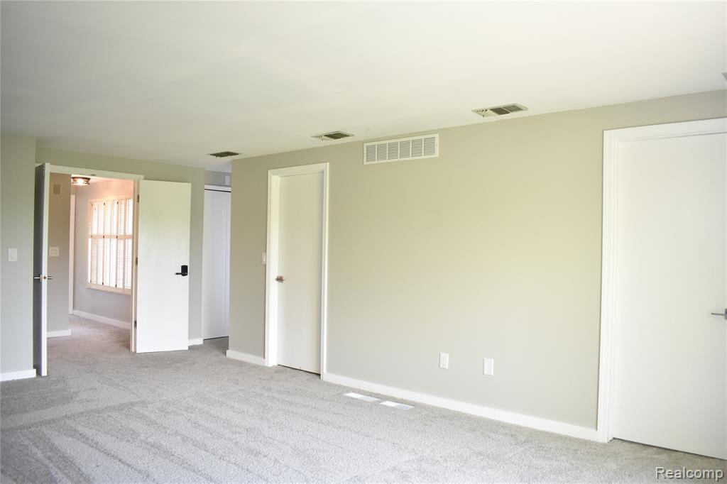 2073 Bordeaux Street, West Bloomfield, MI 48323 — Photo 33