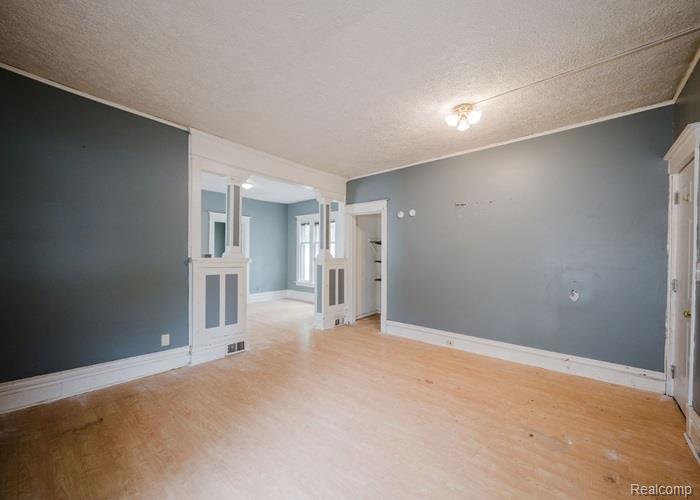421 N PENNSYLVANIA Avenue, Lansing, MI 48912 — Photo 3