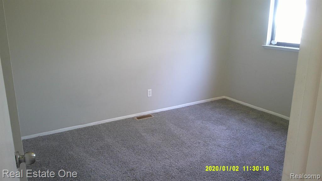 18949 Kenosha Street, Harper Woods, MI 48225 — Photo 10