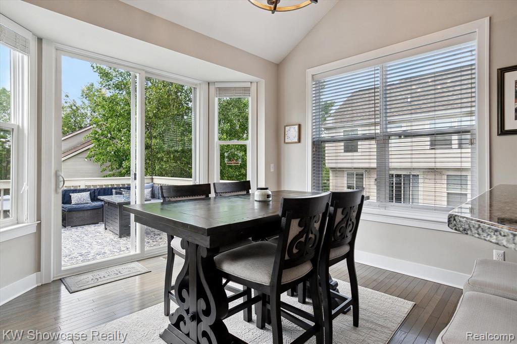 540 NAPA VALLEY Drive, Milford, MI 48381 — Photo 12