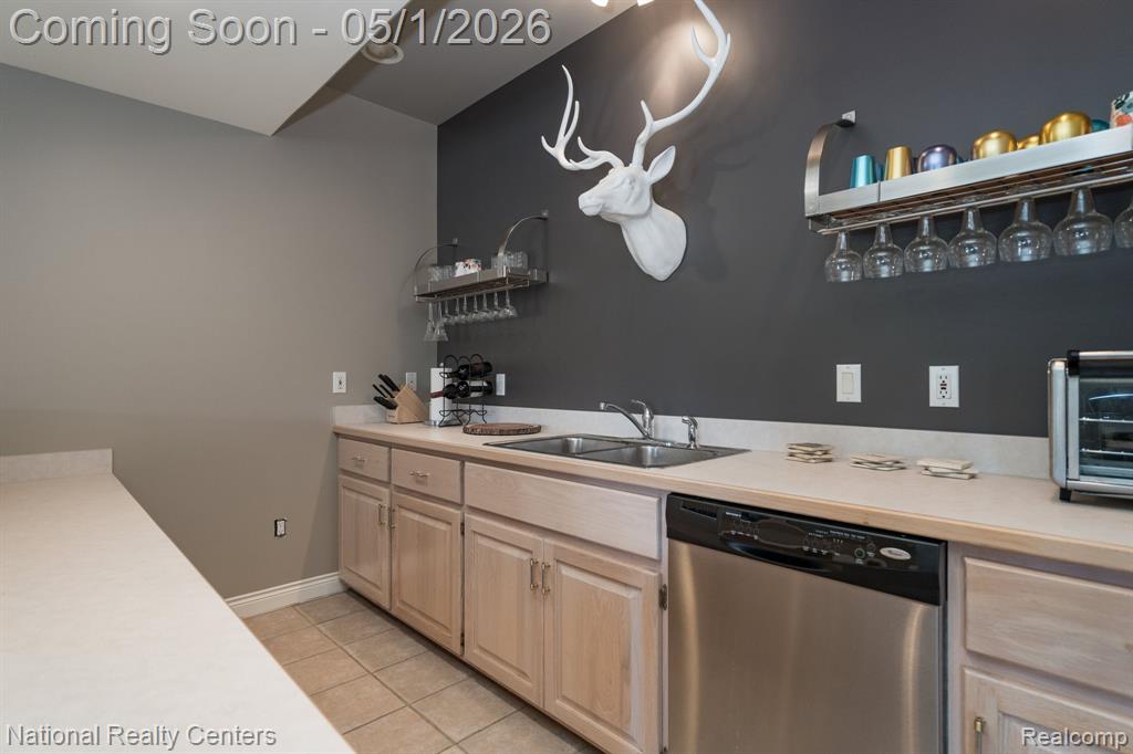 542 Bay Pointe Drive, Oxford, MI 48371 — Photo 36