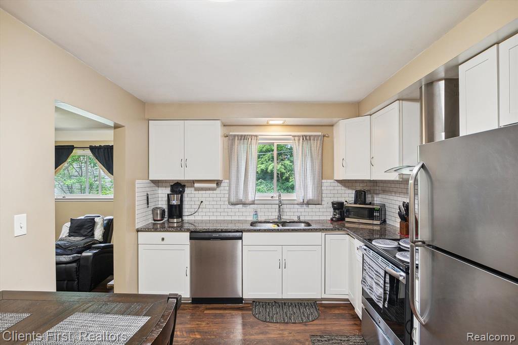 9243 HIX Road, Livonia, MI 48150 — Photo 11