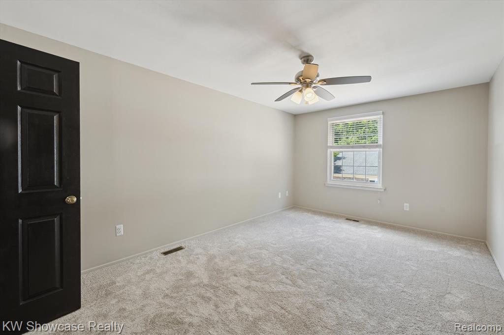 7783 Lake Ridge Drive, Waterford, MI 48327 — Photo 20