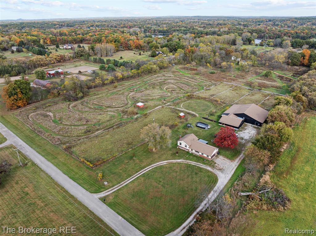 5950 Carscadden Way, Highland, MI — Photo 3