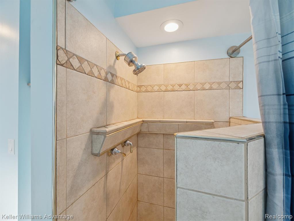 6008 Burroughs Avenue, Sterling Heights, MI 48314 — Photo 20