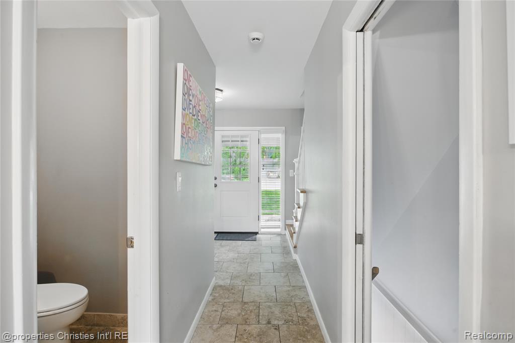 6821 Tamerlane Drive, West Bloomfield, MI — Photo 13