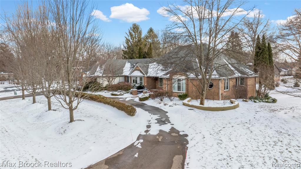 5867 BRAVO COURT, Orchard Lake Village, MI 48324 — Photo 2