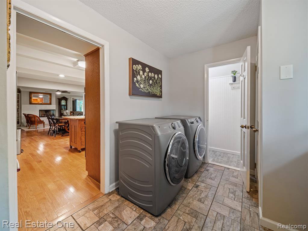 4884 SPLIT RAIL Drive, Brighton, MI 48114 — Photo 16
