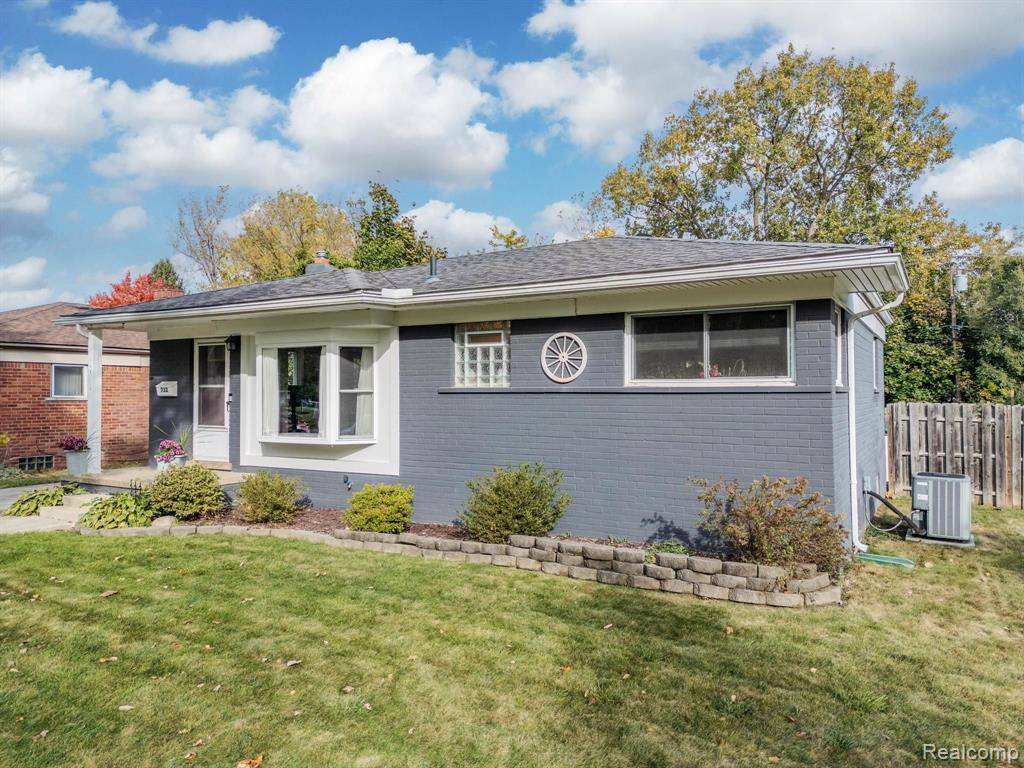 732 SQUIRE Lane, Milford, MI 48381 — Photo 3