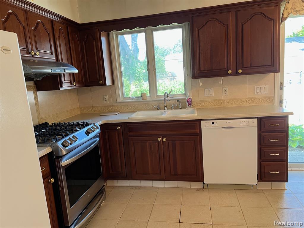 5198 Worchester Drive, Swartz Creek, MI 48473 — Photo 4