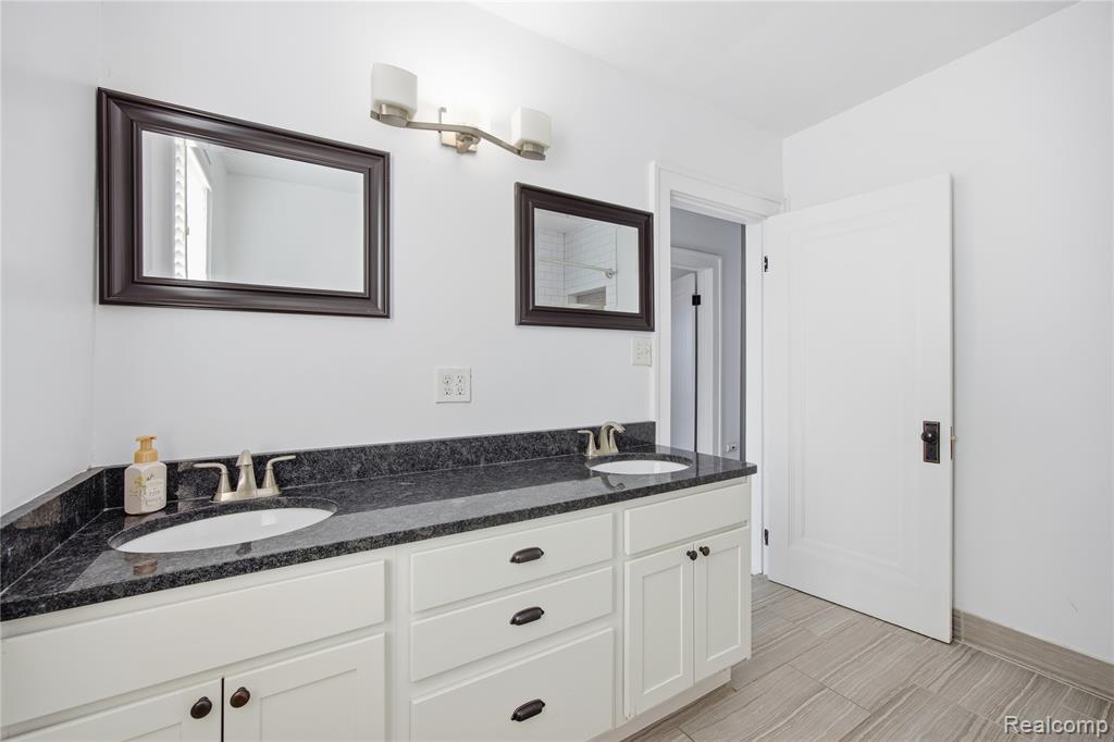 827 Longfellow Avenue, Royal Oak, MI 48067 — Photo 14