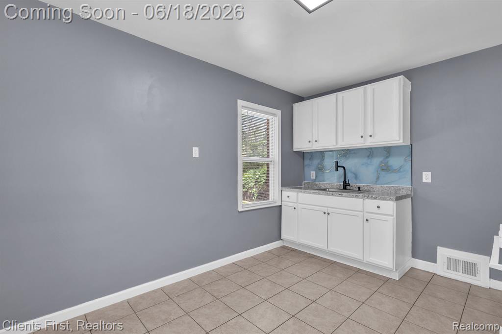 19963 Goulburn Street, Detroit, MI 48205 — Photo 11