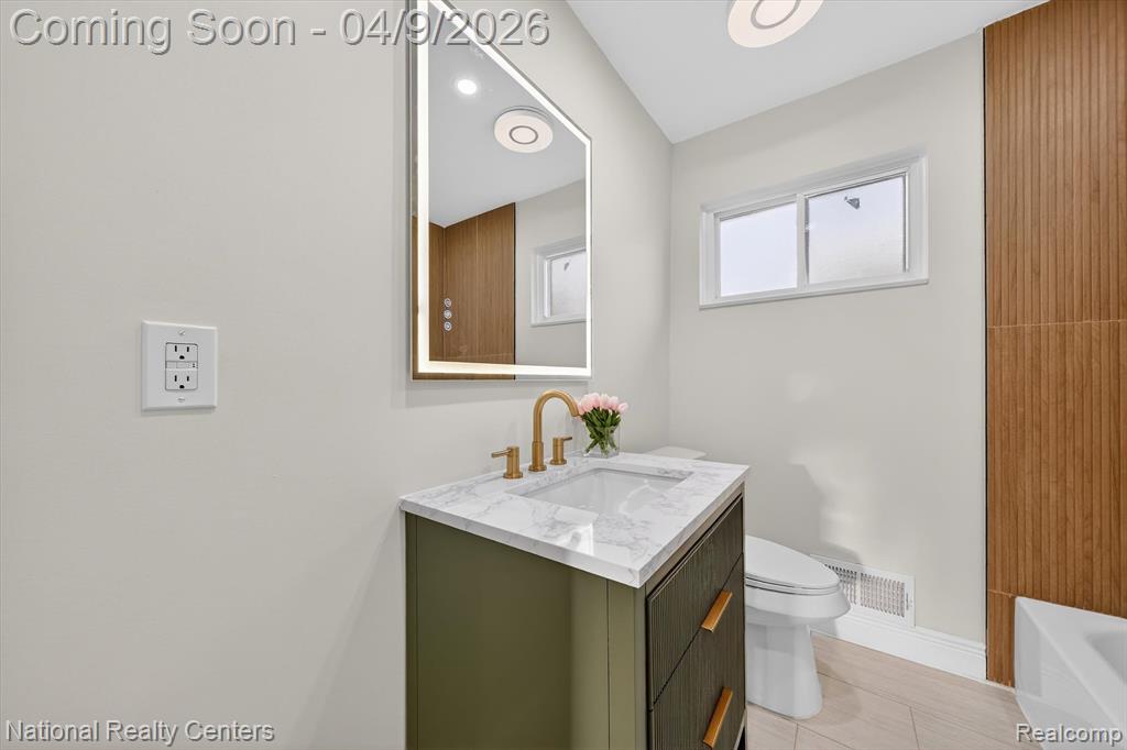 205 Royal Park Lane, Madison Heights, MI 48071 — Photo 23