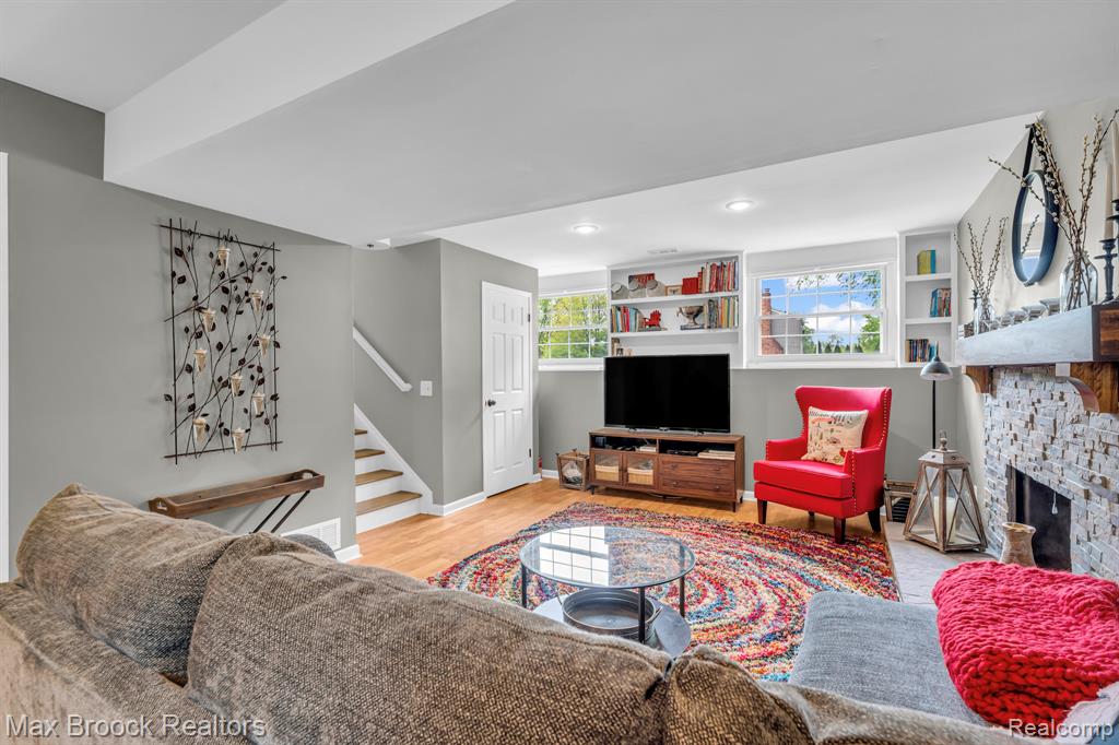 591 S Spinningwheel Lane, Bloomfield Hills, MI 48304 — Photo 28