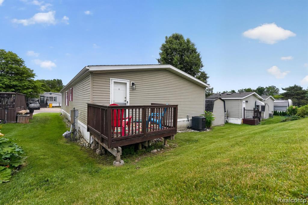 11595 Clearwater Drive, Fenton, MI 48430 — Photo 41