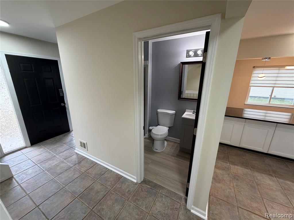 24489 Riverview Lane, Novi, MI — Photo 16