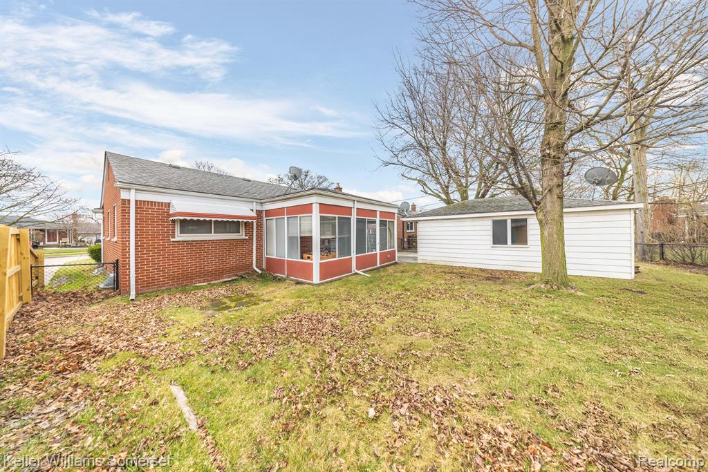 6569 HAWTHORNE Street, Garden City, MI — Photo 29
