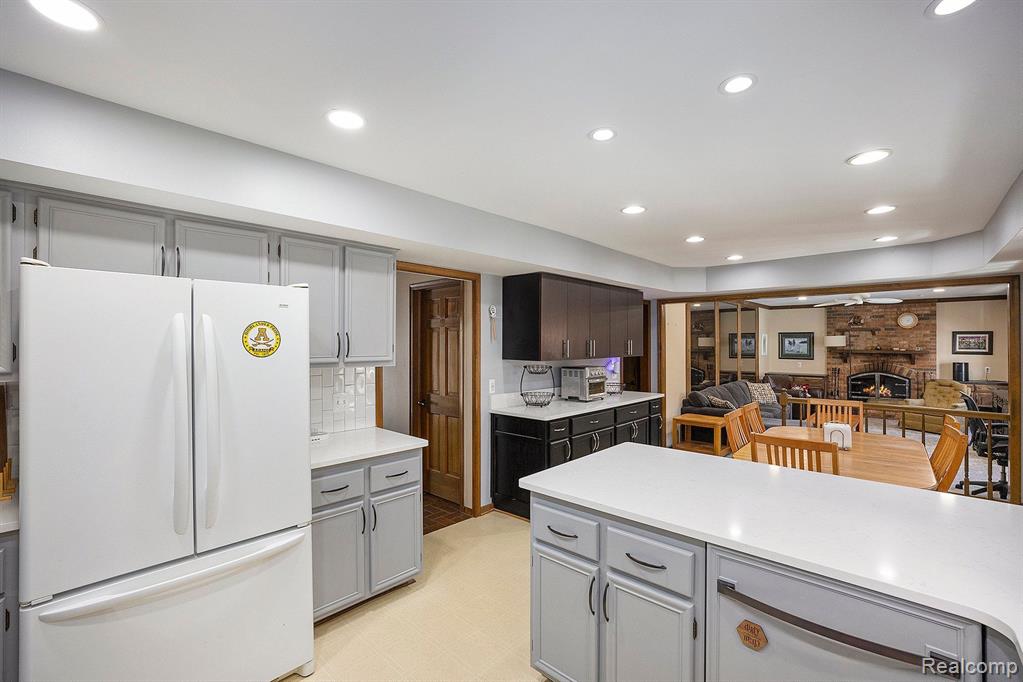 779 MEDINAH Drive, Rochester Hills, MI 48309 — Photo 16