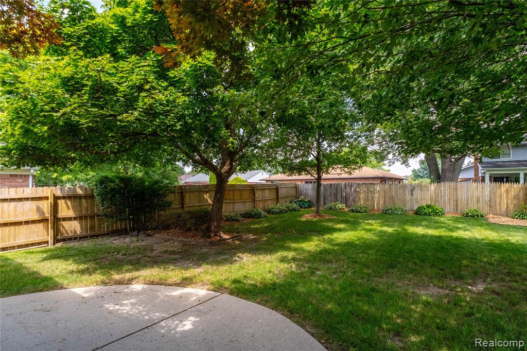 44114 Somerset Square, Canton, MI 48187 — Photo 45