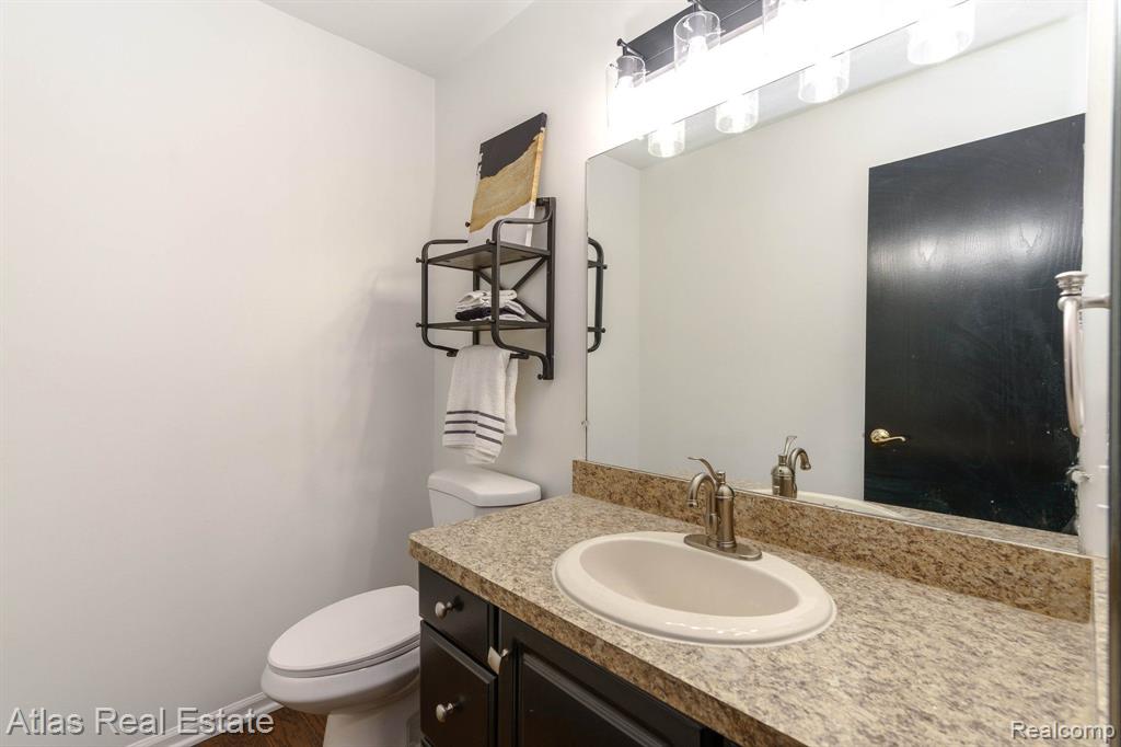 344 WOODLAND Drive, Saline, MI 48176 — Photo 23