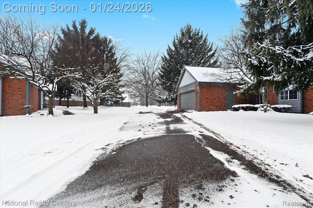 485 Winwood Circle, 115, Walled Lake, MI 48390 — Photo 2