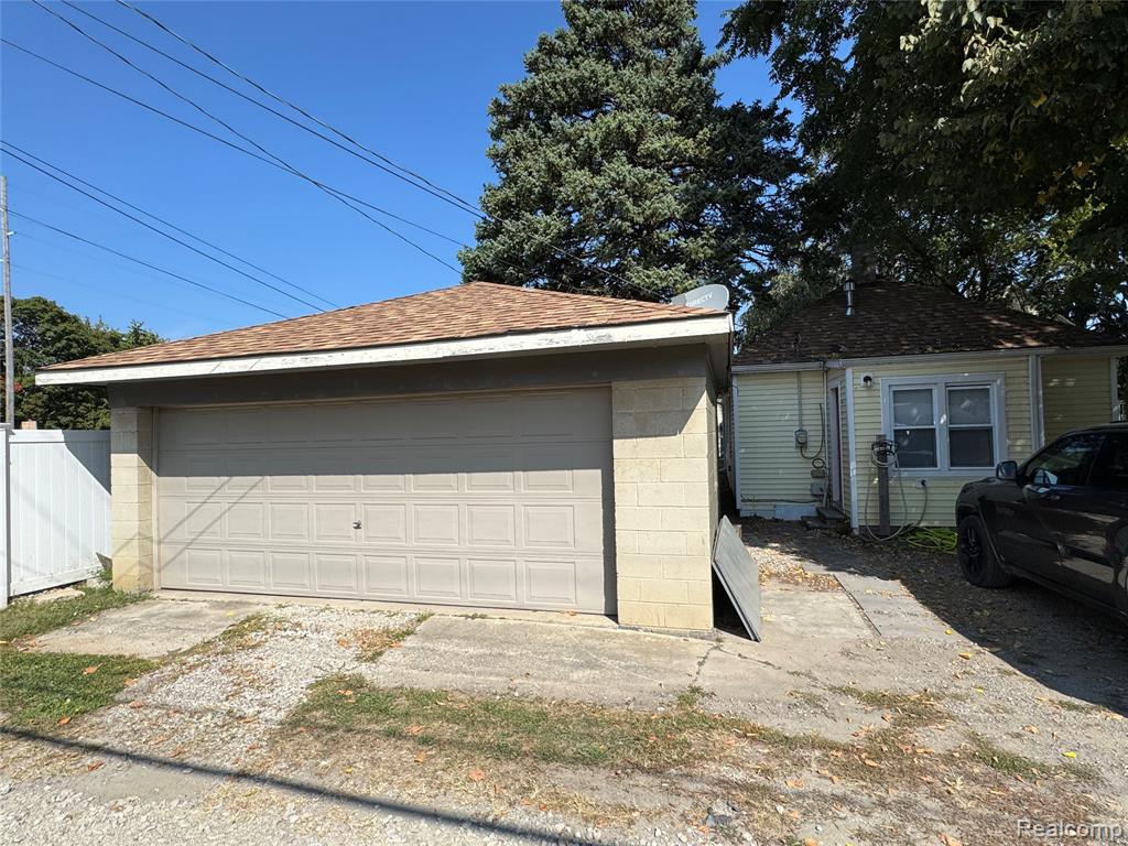 747 Cherry Street, Wyandotte, MI 48192 — Photo 37