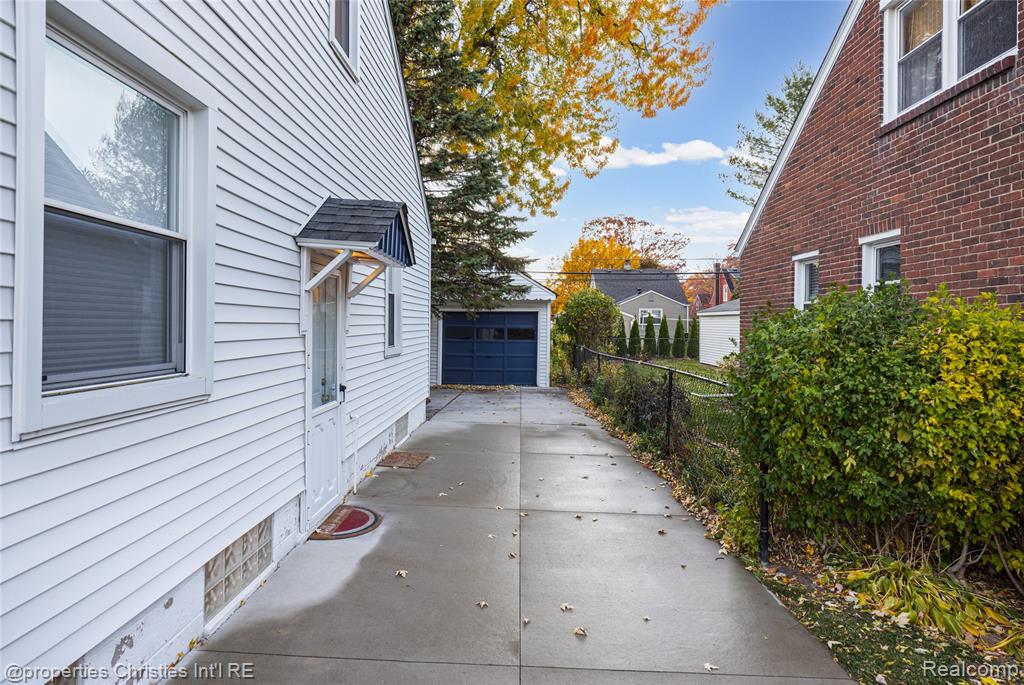 715 N Blair Avenue, Royal Oak, MI 48067 — Photo 4