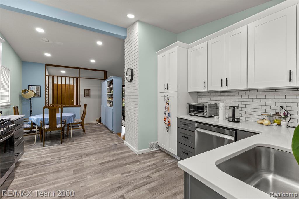 7396 N Charlesworth Street, Dearborn Heights, MI 48127 — Photo 18