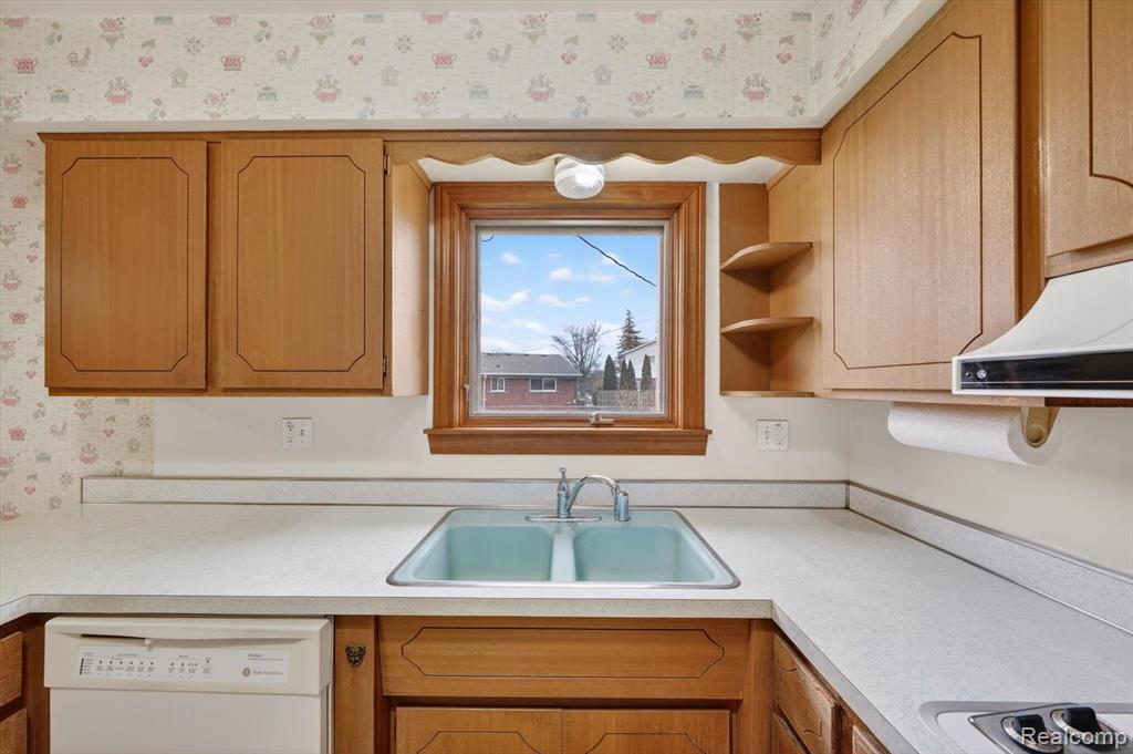 21520 Goethe Ave, Grosse Pointe Woods, MI 48236 — Photo 12