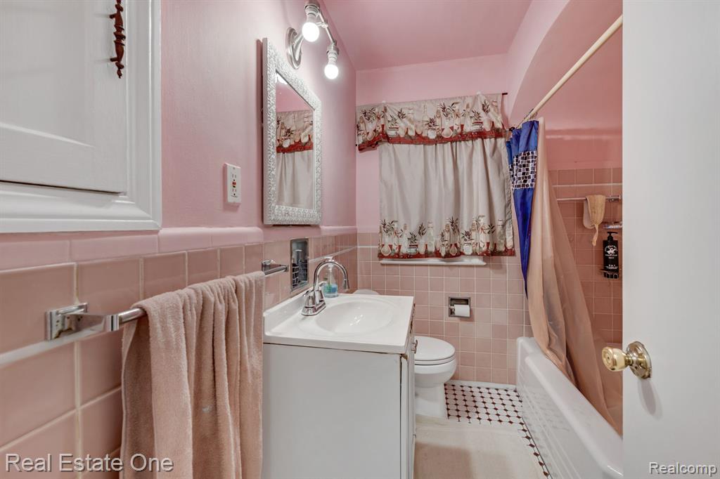 6731 Heyden Street, Dearborn Heights, MI 48127 — Photo 17