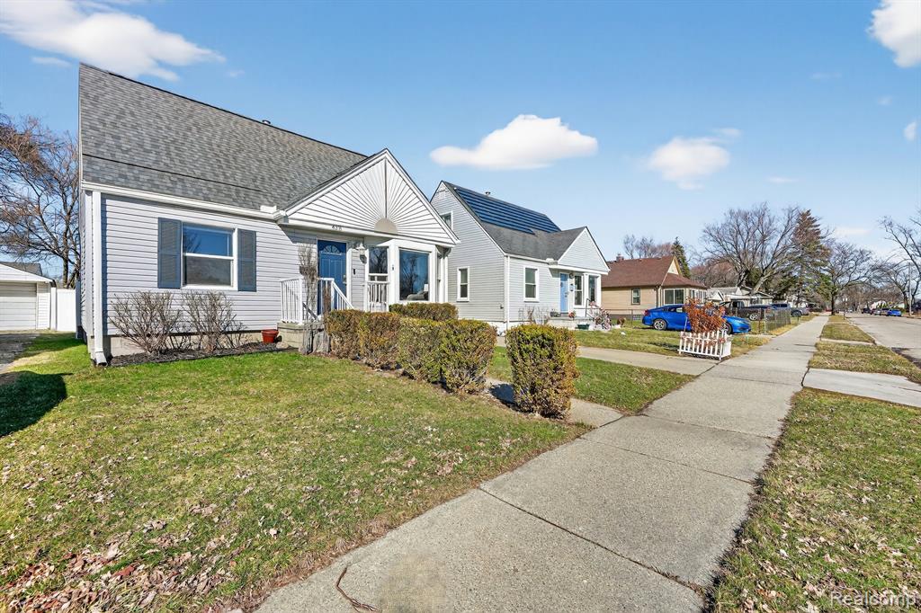 438 W Brockton Avenue, Madison Heights, MI 48071 — Photo 2