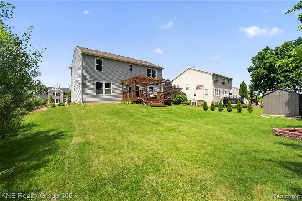 7067 Glenmeadow Court, Grand Blanc, MI 48439 — Photo 43