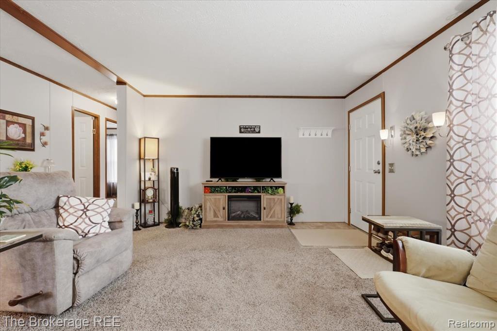 9542 Foxwell Circle, Fenton, MI 48430 — Photo 10