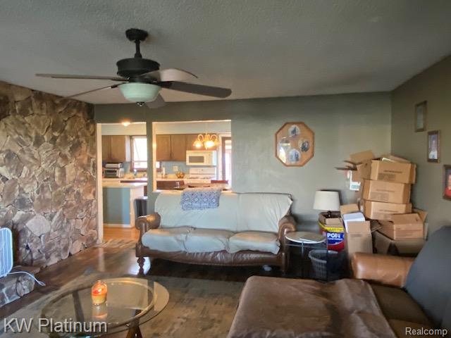 558 Myrtlewood Street, Marysville, MI 48040 — Photo 7