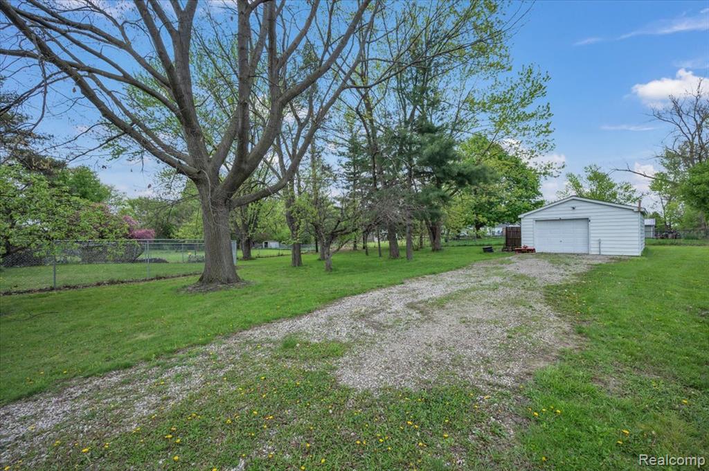 1084 E Grand Blanc Road, Grand Blanc, MI 48439 — Photo 4