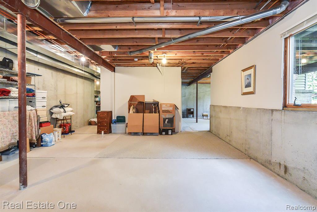 938 MILDRED J Court, Brighton, MI 48116 — Photo 36