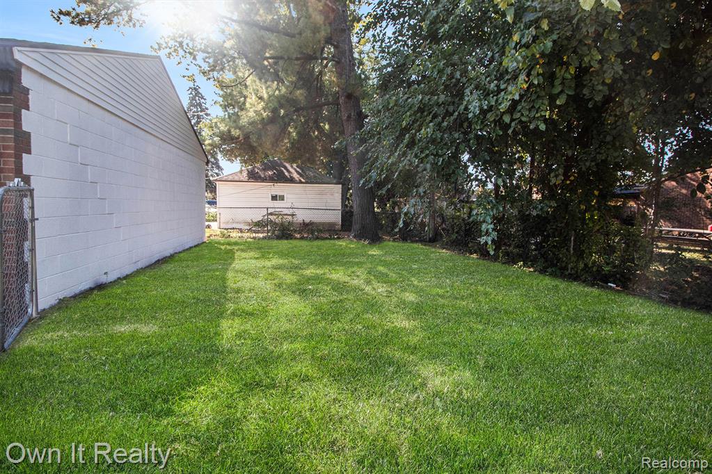 8155 Appoline Street, Detroit, MI 48228 — Photo 29