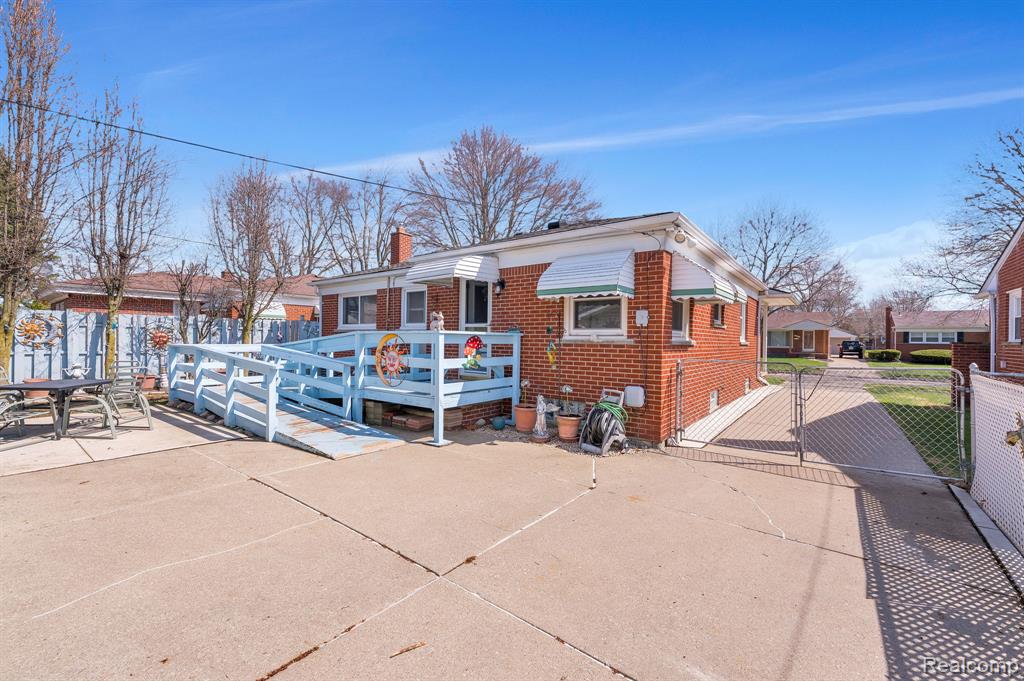 8701 Glengary Street, Dearborn Heights, MI 48127 — Photo 26