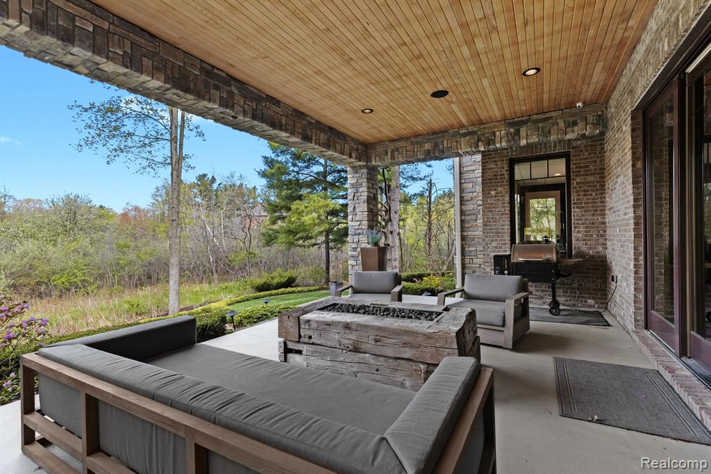 5744 WYNDAM Lane, Brighton, MI 48116 — Photo 37
