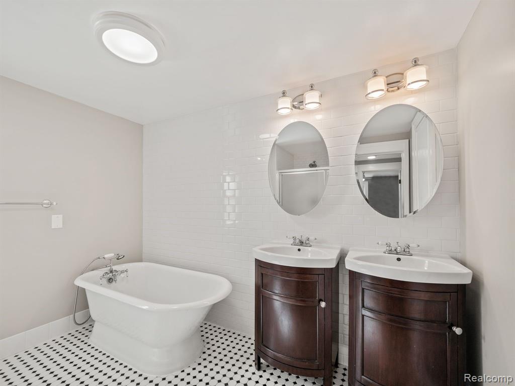 411 WILCOX Street, Rochester, MI 48307 — Photo 20