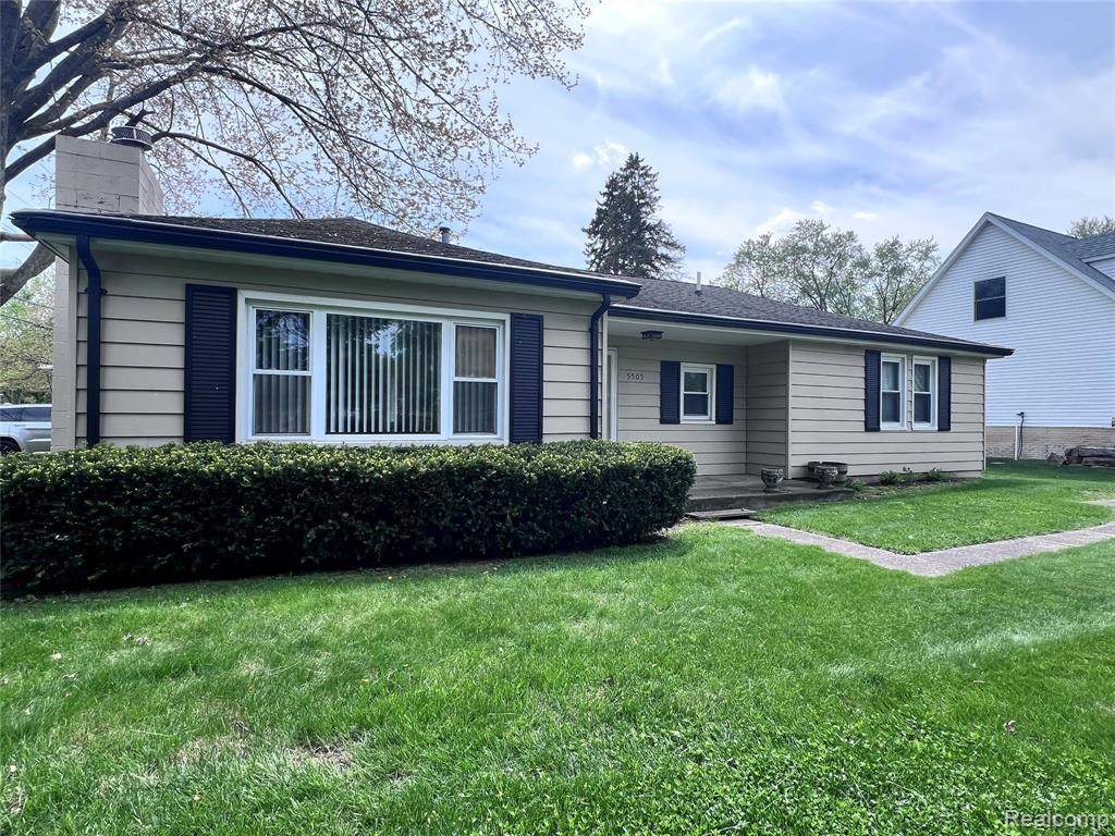 5505 Sunwood Drive, Waterford, MI 48329 — front exterior