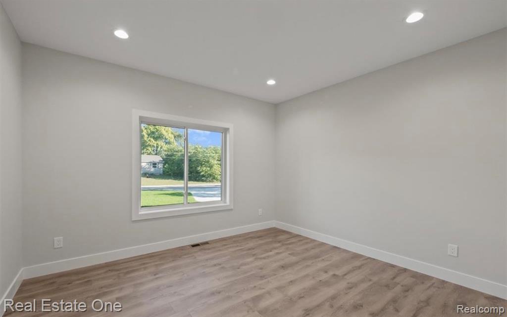 5636 Paris Drive, Sterling Heights, MI 48310 — Photo 23