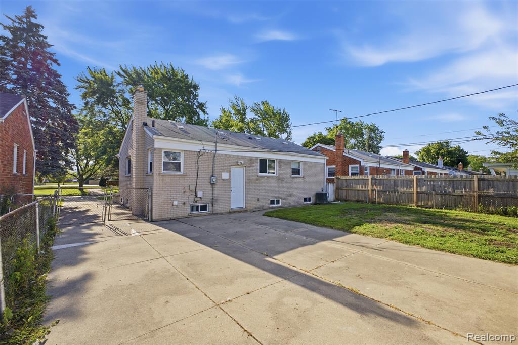 15080 Churchill Street, Southgate, MI 48195 — Photo 26