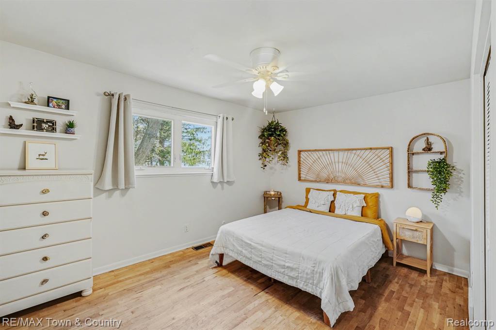 527 Spring Lane, Flushing, MI 48433 — Photo 11