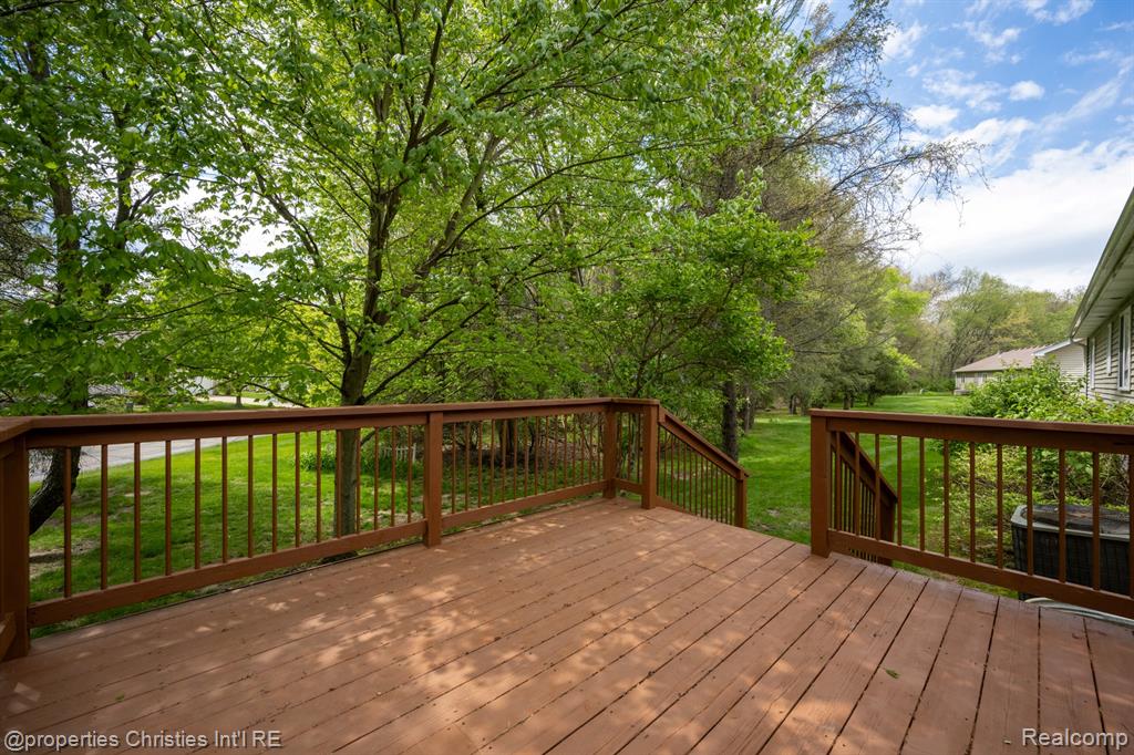 8896 Redstone Drive, Pinckney, MI 48169 — Photo 4