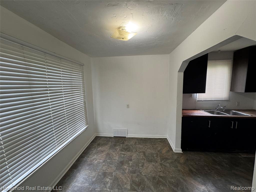 8211 Artesian Street, Detroit, MI 48228 — Photo 6