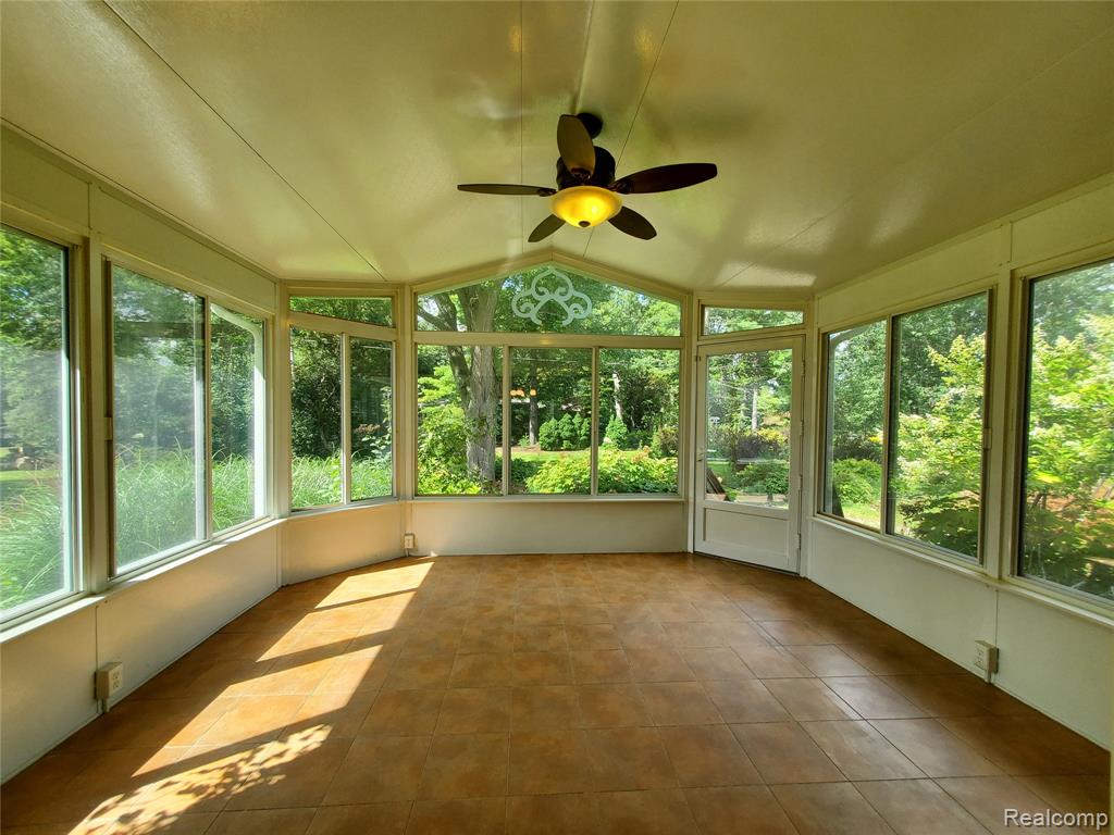 8276 Appleway Drive, Grand Blanc, MI 48439 — Photo 8