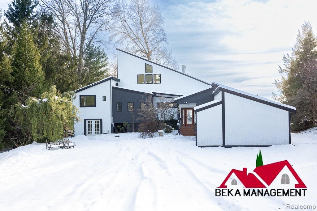 6005 Upper Straits Boulevard, West Bloomfield, MI 48324 — front exterior