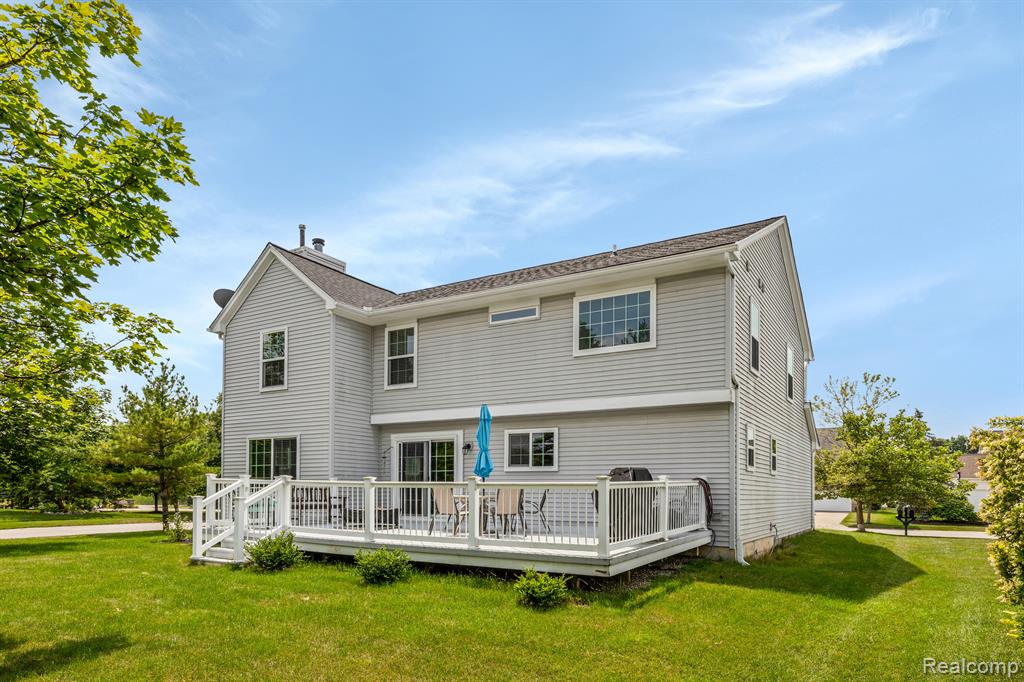 1018 SHETLAND Drive, South Lyon, MI 48178 — Photo 38